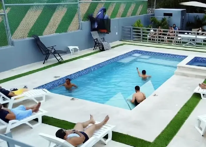 Mirando Place #7---beach Club Access, ,pool, Hottub, Gym,3 Lounges, #7, Airport 10 Minutes *