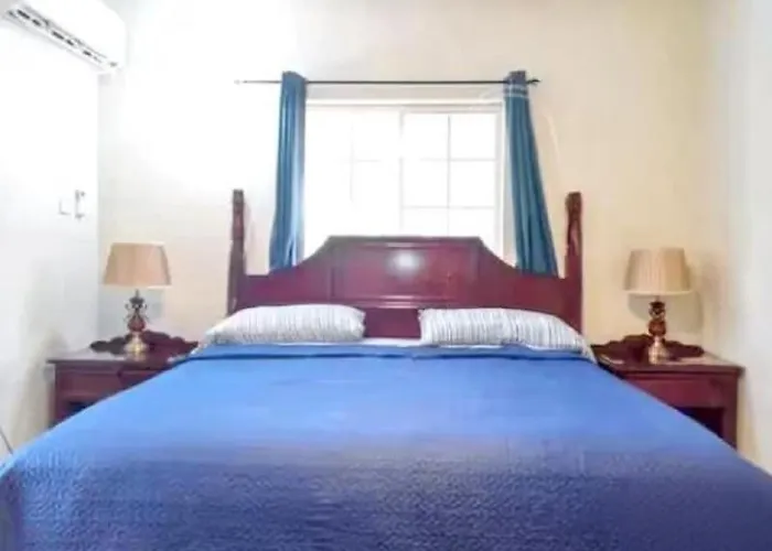 Mirando Place #7---beach Club Access, ,pool, Hottub, Gym,3 Lounges, #7, Airport 10 Minutes Apartment Montego Bay