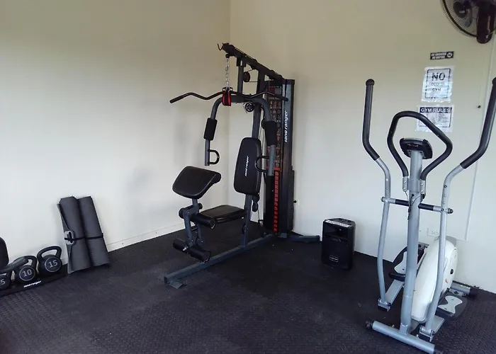Mirando Place #7---beach Club Access, ,pool, Hottub, Gym,3 Lounges, #7, Airport 10 Minutes Apartment