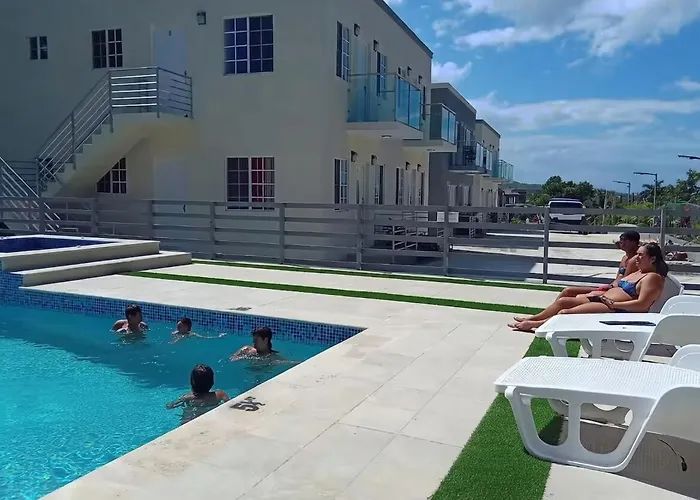 Mirando Place #7---beach Club Access, ,pool, Hottub, Gym,3 Lounges, #7, Airport 10 Minutes