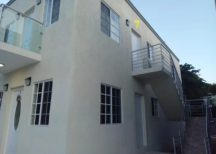 Mirando Place #7---beach Club Access, ,pool, Hottub, Gym,3 Lounges, #7, Airport 10 Minutes Montego Bay