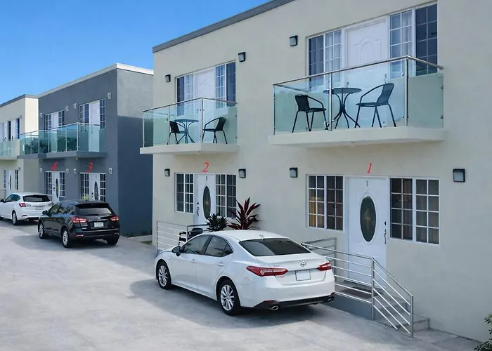 Mirando Place #7---beach Club Access, ,pool, Hottub, Gym,3 Lounges, #7, Airport 10 Minutes Apartment Montego Bay