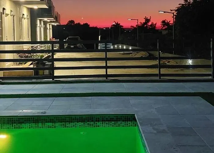 Mirando Place #7---beach Club Access, ,pool, Hottub, Gym,3 Lounges, #7, Airport 10 Minutes *