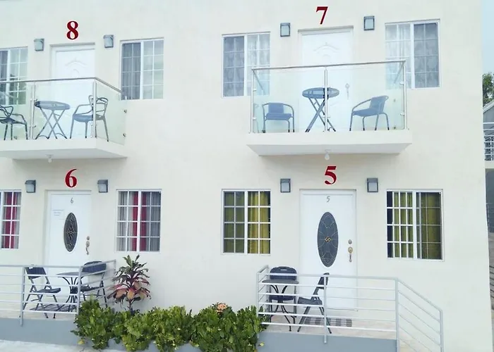 Mirando Place #7---beach Club Access, ,pool, Hottub, Gym,3 Lounges, #7, Airport 10 Minutes *