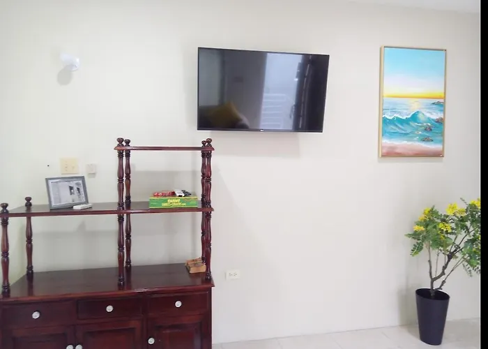 Mirando Place #7---beach Club Access, ,pool, Hottub, Gym,3 Lounges, #7, Airport 10 Minutes * Montego Bay