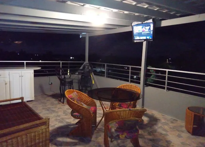 Apartment Mirando Place #7---beach Club Access, ,pool, Hottub, Gym,3 Lounges, #7, Airport 10 Minutes Montego Bay