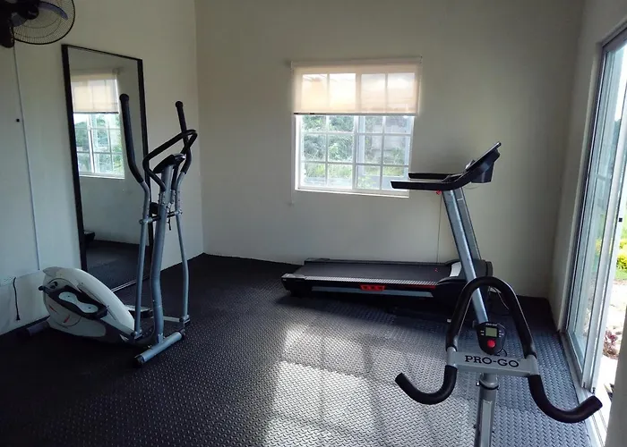 Mirando Place #7---beach Club Access, ,pool, Hottub, Gym,3 Lounges, #7, Airport 10 Minutes