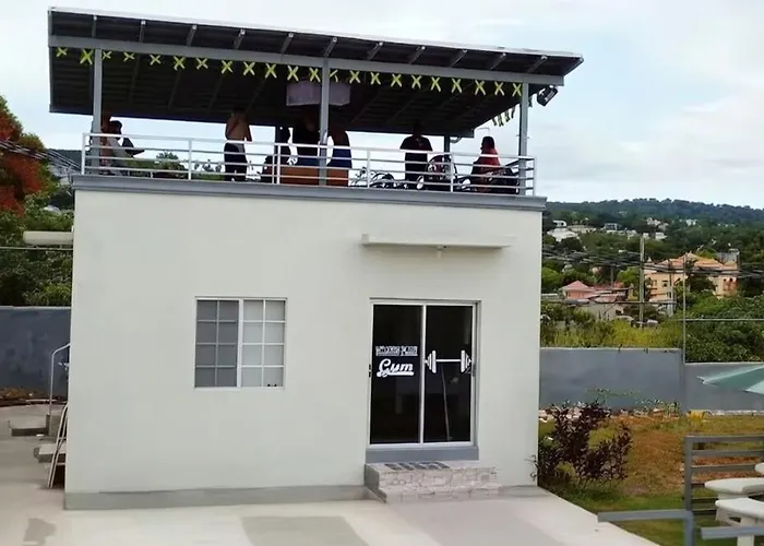 Mirando Place #7---beach Club Access, ,pool, Hottub, Gym,3 Lounges, #7, Airport 10 Minutes *