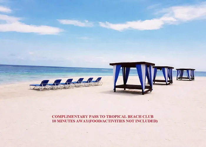 Mirando Place #7---beach Club Access, ,pool, Hottub, Gym,3 Lounges, #7, Airport 10 Minutes * Montego Bay